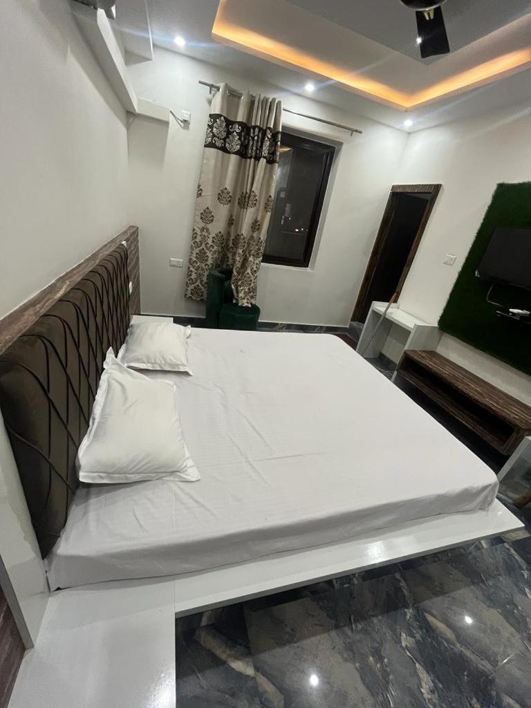 Hotel Jai Mata Chintpurni Family Hotel Bharwain Zewnętrze zdjęcie